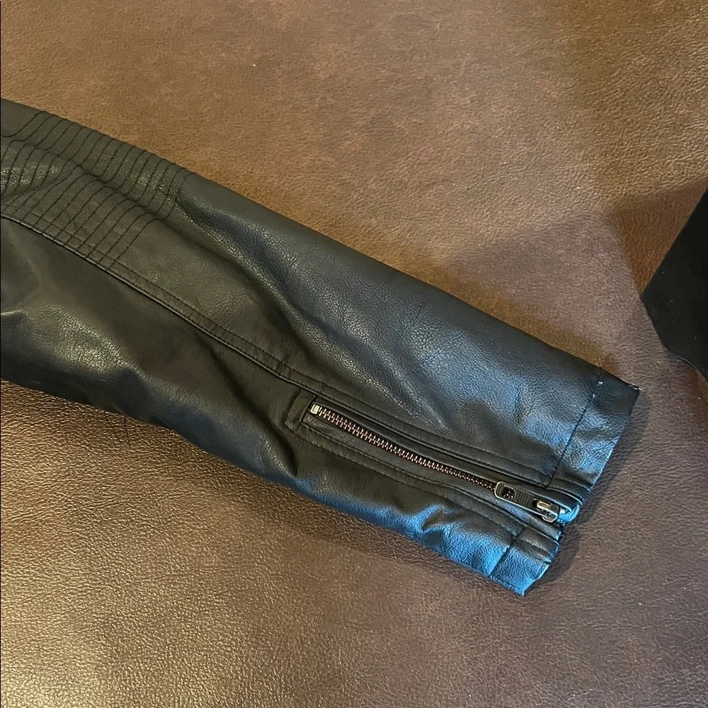 Boys size 18/20 Black Leather Jacket with Gray Hood(removable hood) - Picture 9 of 11